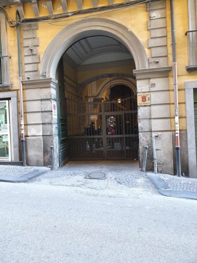 L'Arnia Apartment Napoli Bagian luar foto