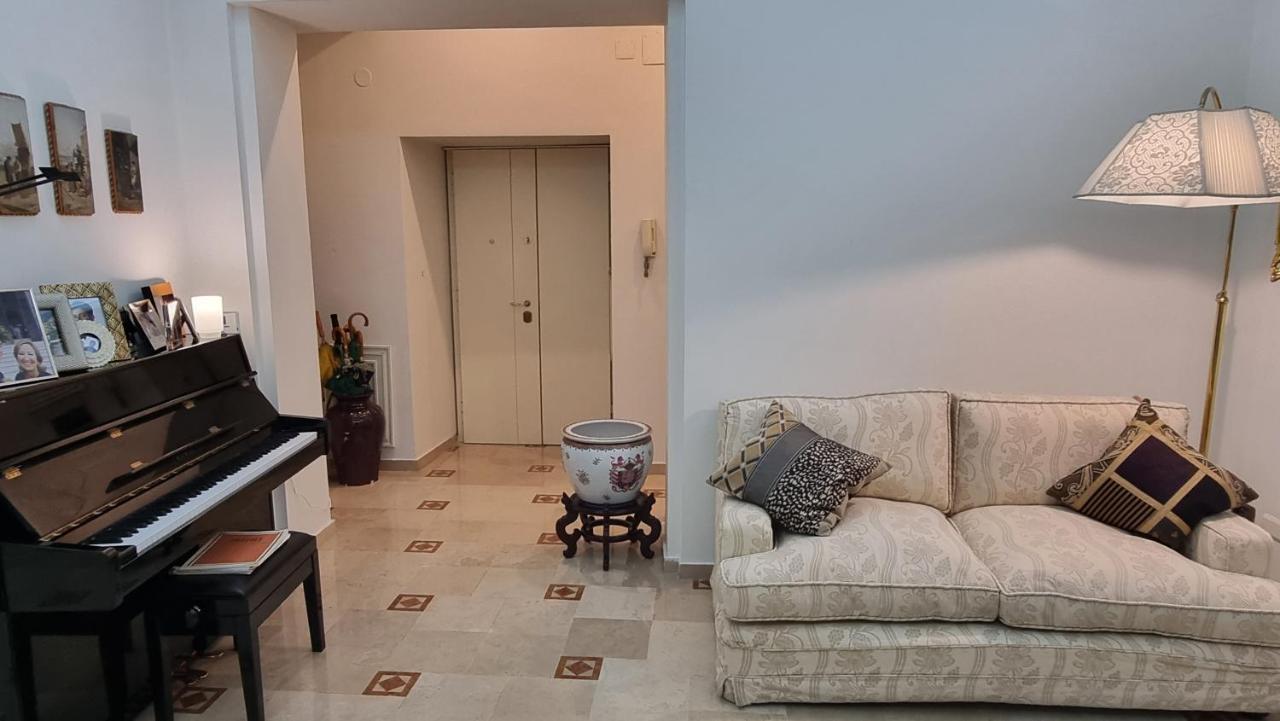 L'Arnia Apartment Napoli Bagian luar foto