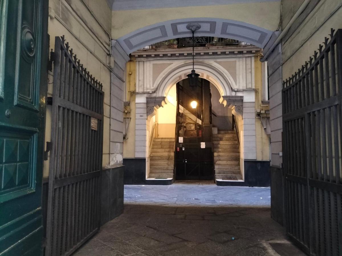 L'Arnia Apartment Napoli Bagian luar foto