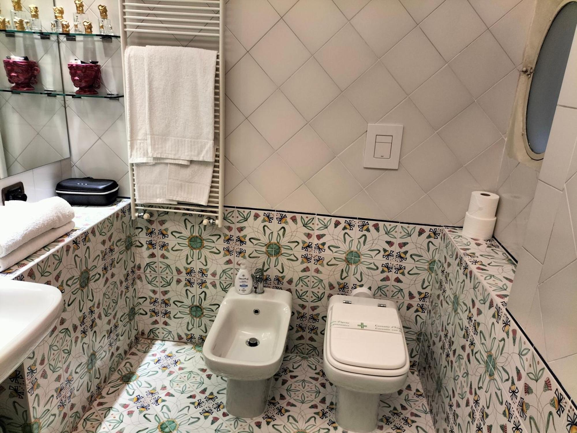 L'Arnia Apartment Napoli Bagian luar foto