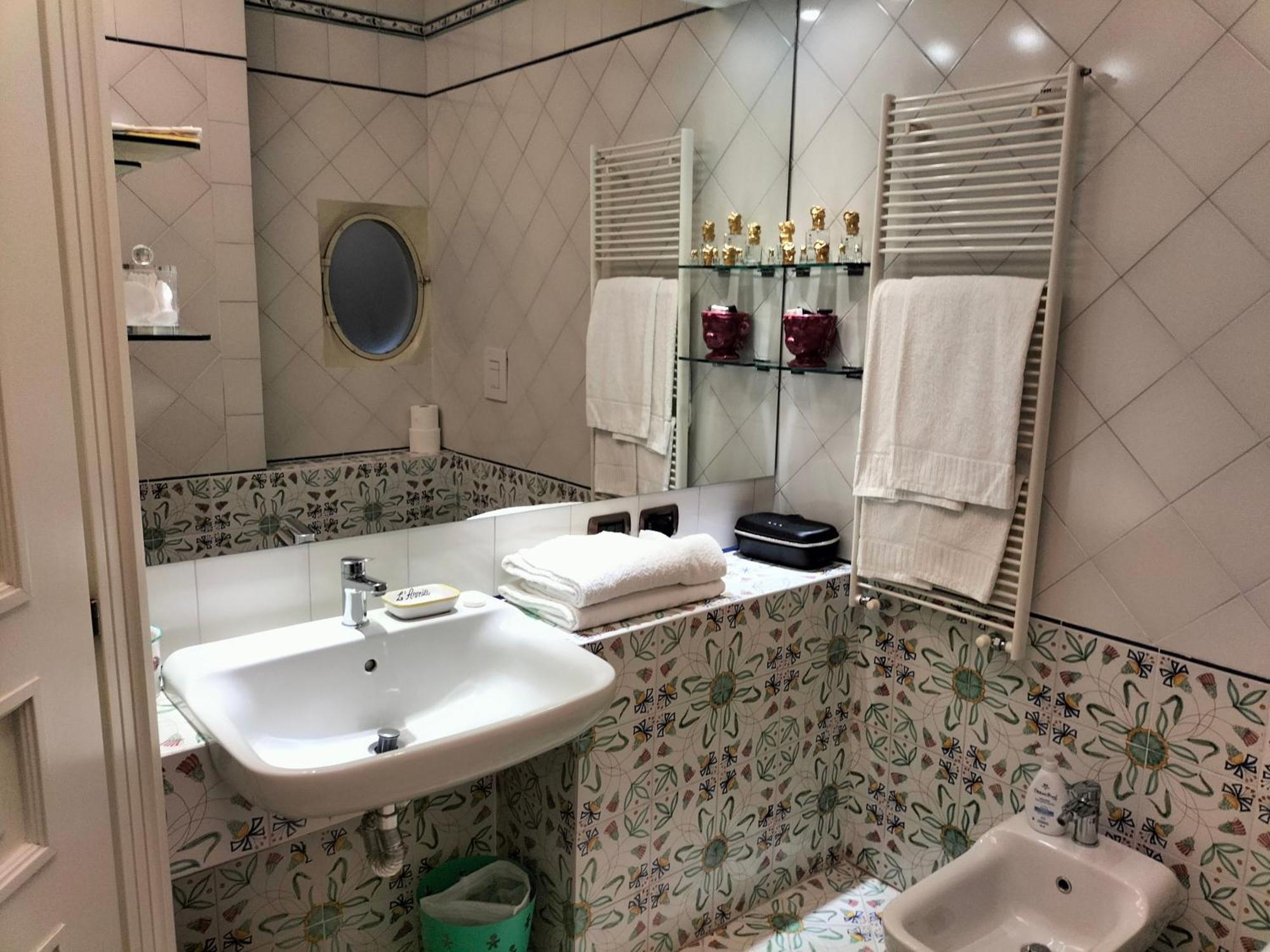 L'Arnia Apartment Napoli Bagian luar foto