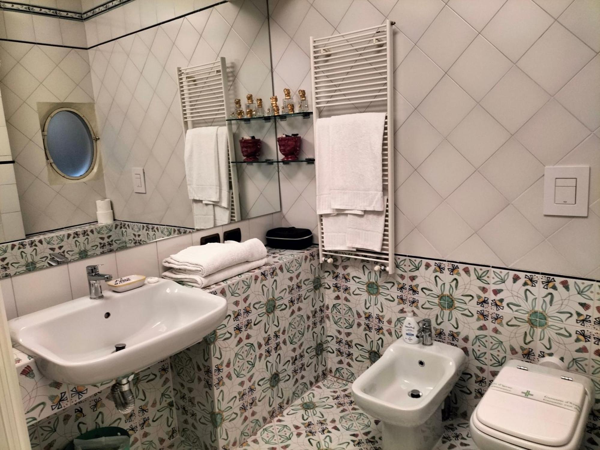 L'Arnia Apartment Napoli Bagian luar foto