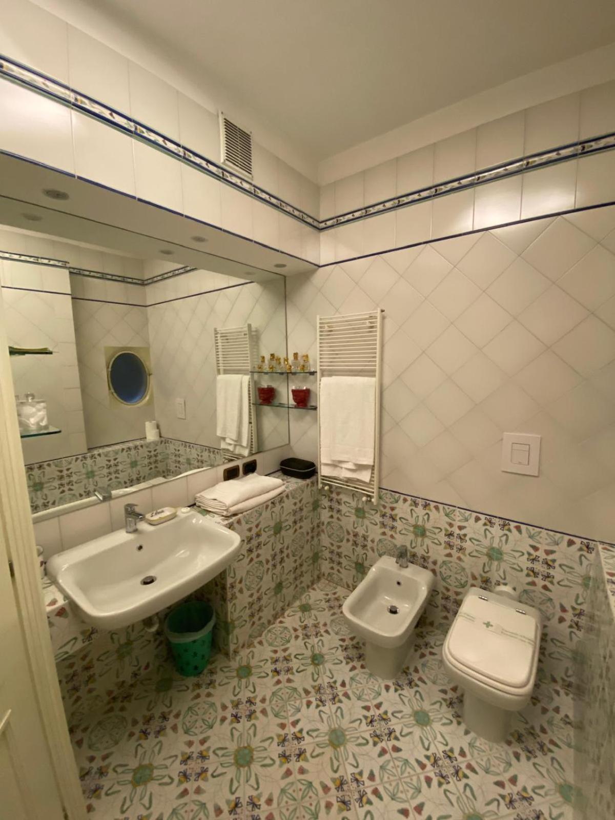 L'Arnia Apartment Napoli Bagian luar foto